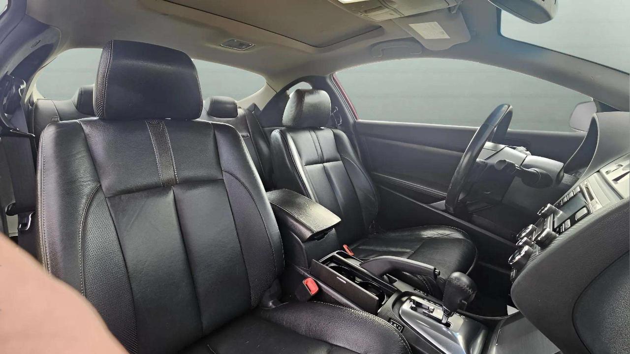 Nissan Altima 2dr Cpe V6 CVT 3.5 SR 2011