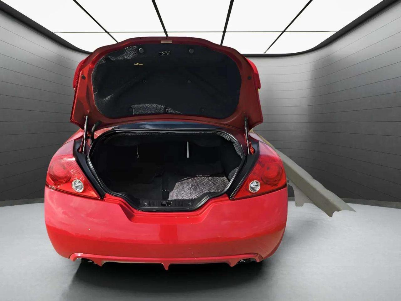 Nissan Altima 2dr Cpe V6 CVT 3.5 SR 2011