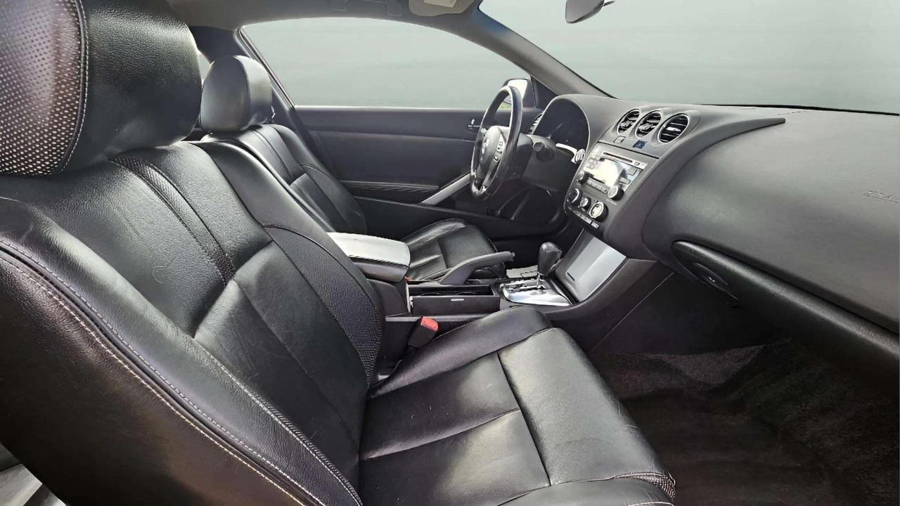 Nissan Altima 2dr Cpe V6 CVT 3.5 SR 2011