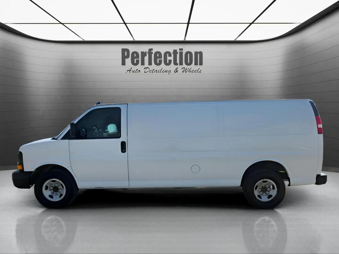 Chevrolet Express Cargo Van RWD 3500 155" 2016