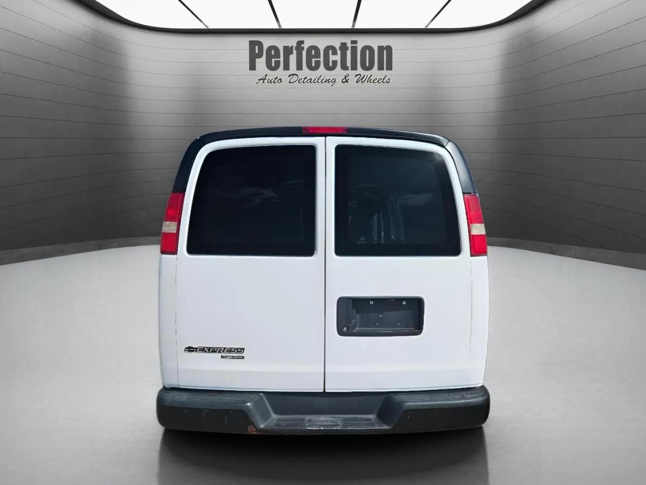 Chevrolet Express Cargo Van RWD 3500 155" 2016