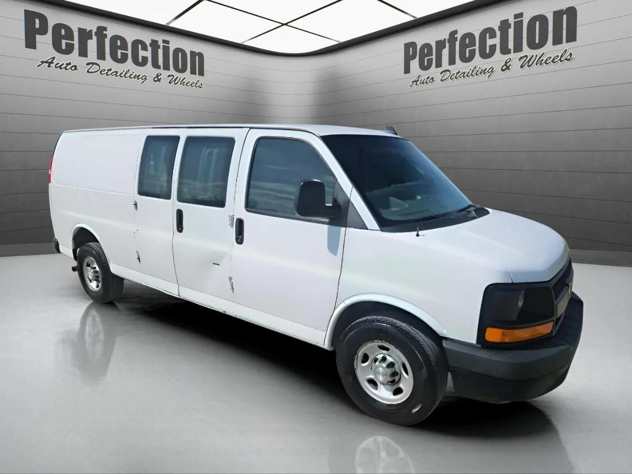 Chevrolet Express Cargo Van RWD 3500 155" 2016