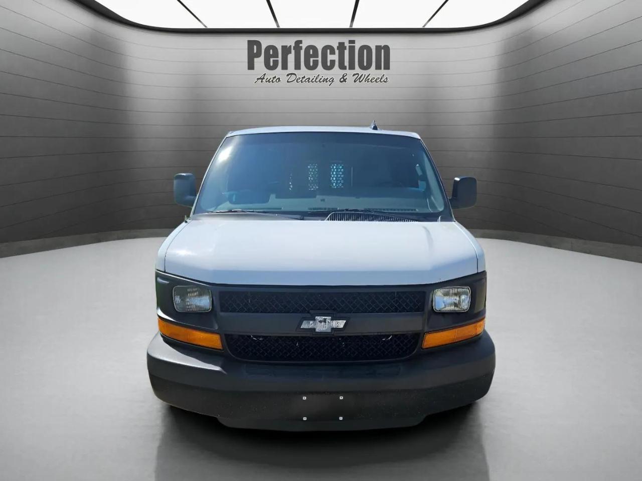 Chevrolet Express Cargo Van RWD 3500 155" 2016