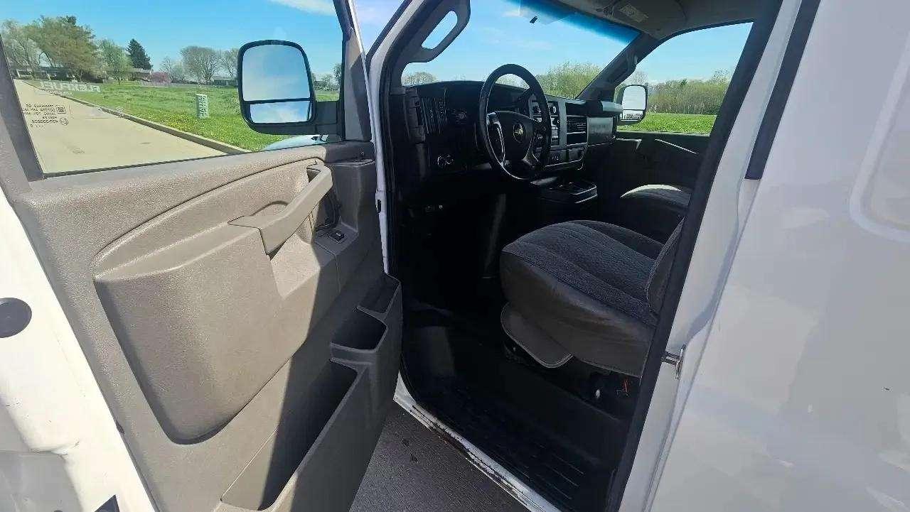 Chevrolet Express Cargo Van RWD 3500 155" 2016