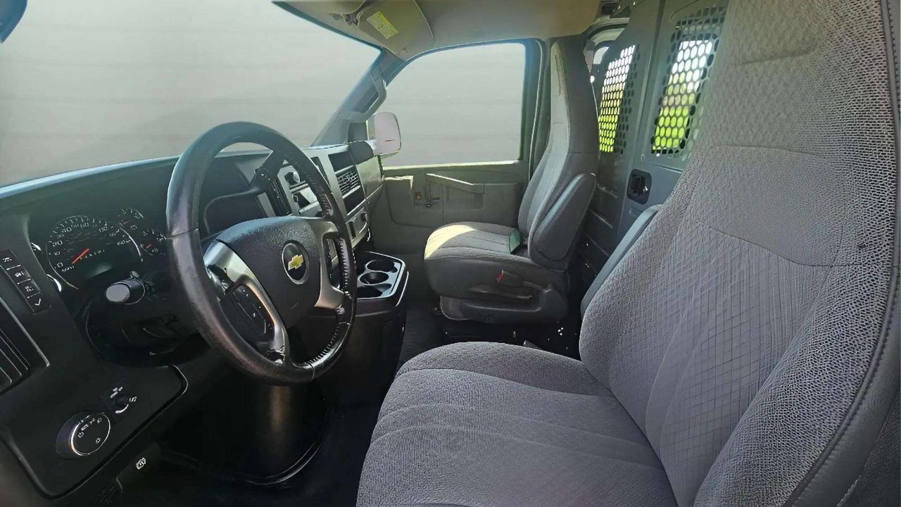 Chevrolet Express Cargo Van RWD 3500 155" 2016