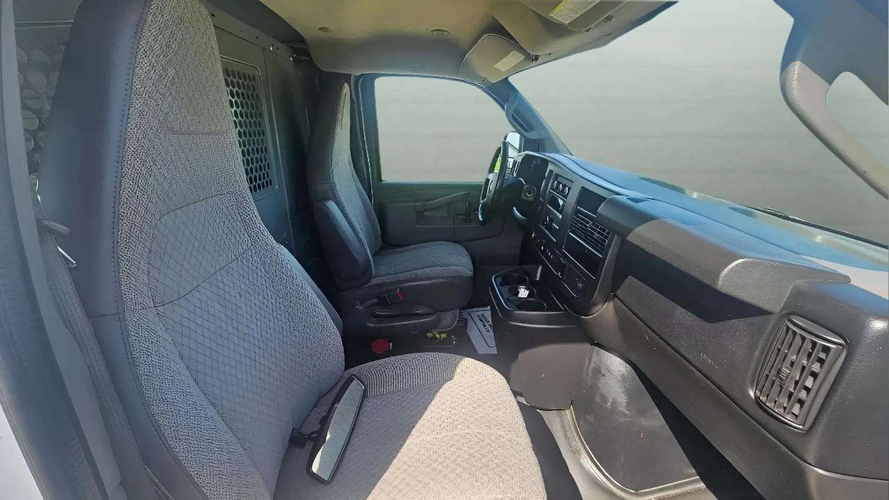 Chevrolet Express Cargo Van RWD 3500 155" 2016