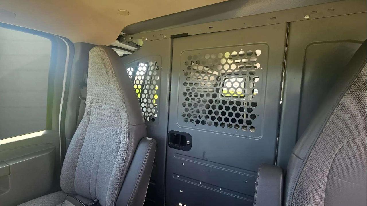 Chevrolet Express Cargo Van RWD 3500 155" 2016