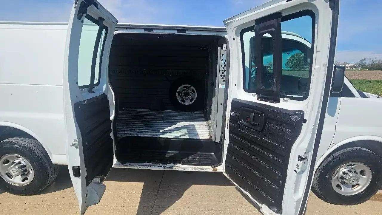 Chevrolet Express Cargo Van RWD 3500 155" 2016