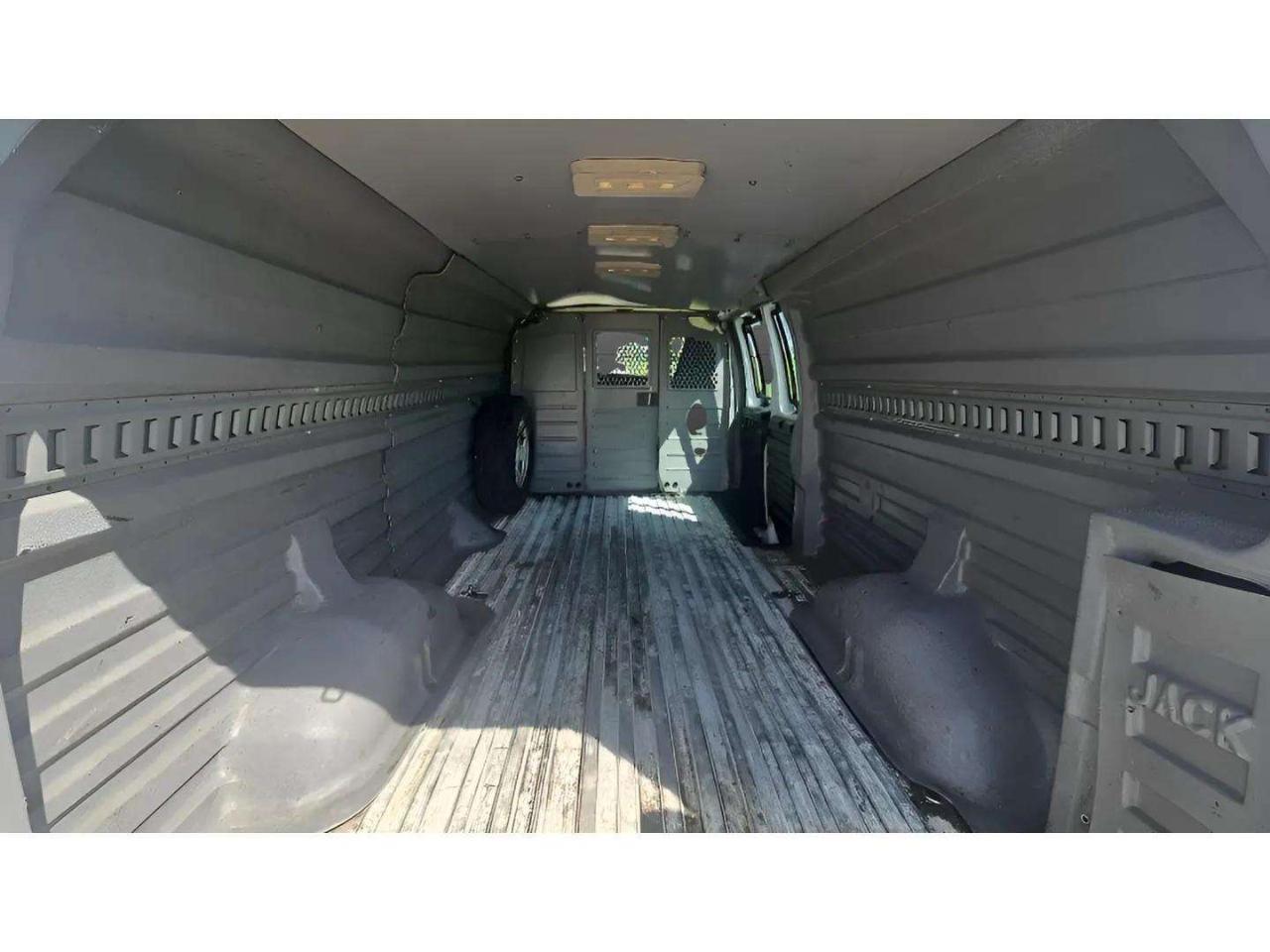 Chevrolet Express Cargo Van RWD 3500 155" 2016