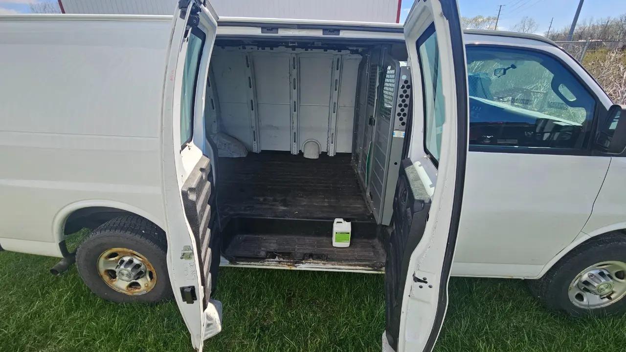Chevrolet Express Cargo Van RWD 3500 155" 2016