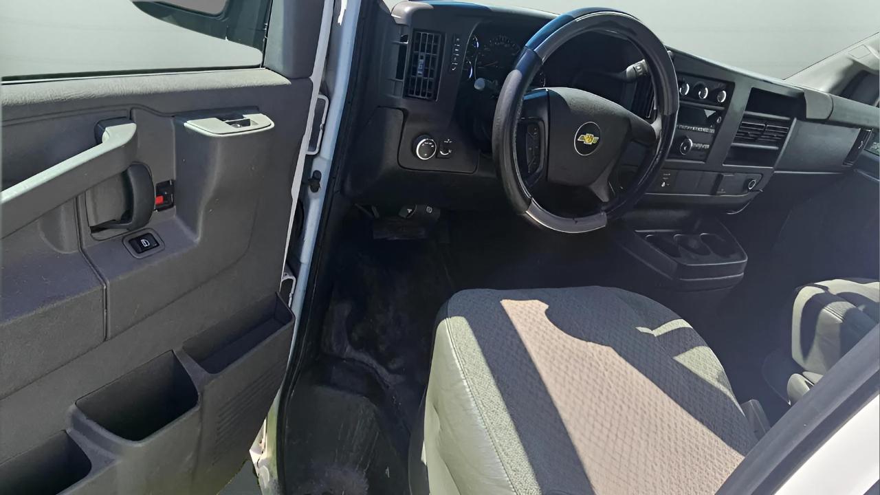 Chevrolet Express Cargo Van RWD 3500 155" 2016