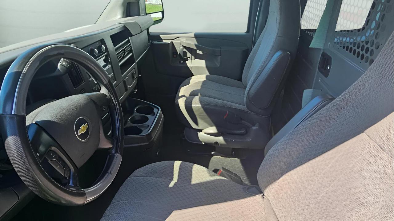 Chevrolet Express Cargo Van RWD 3500 155" 2016