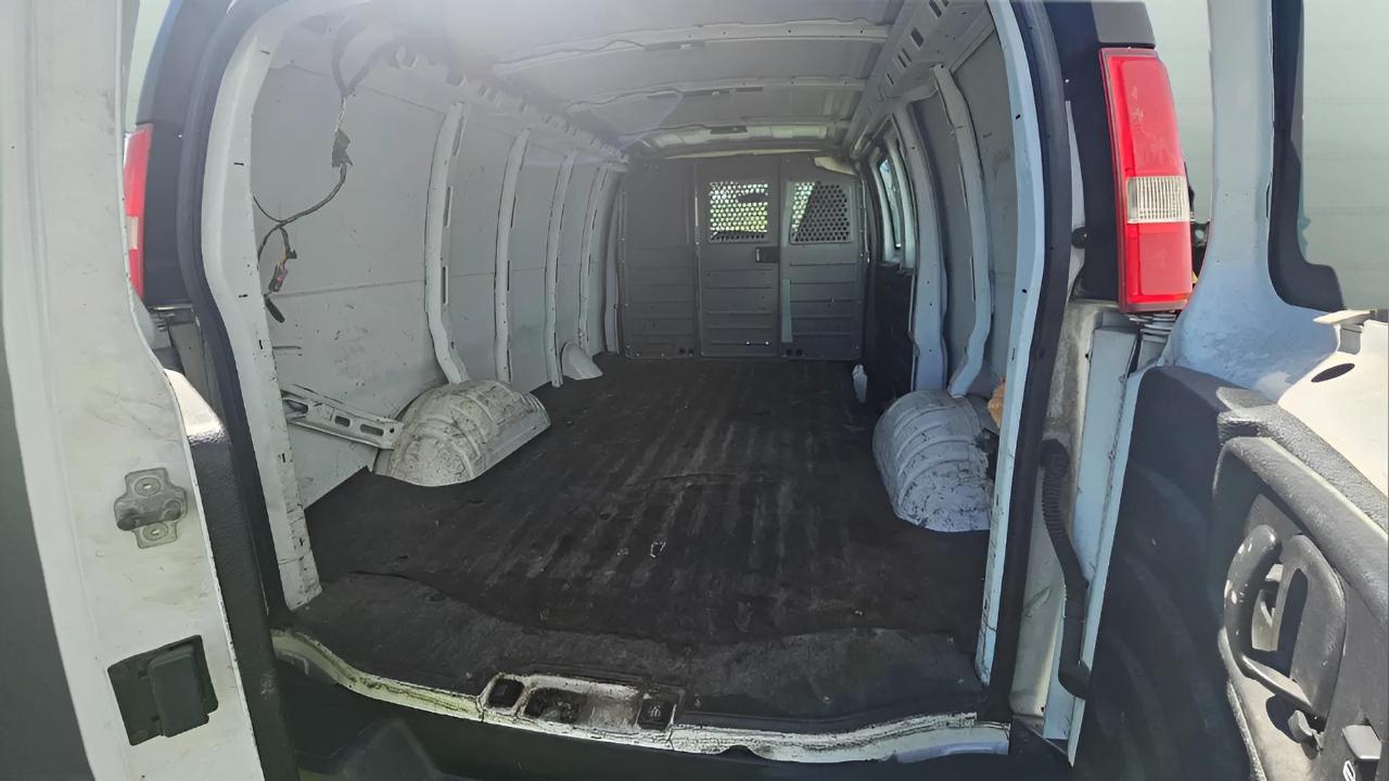 Chevrolet Express Cargo Van RWD 3500 155" 2016