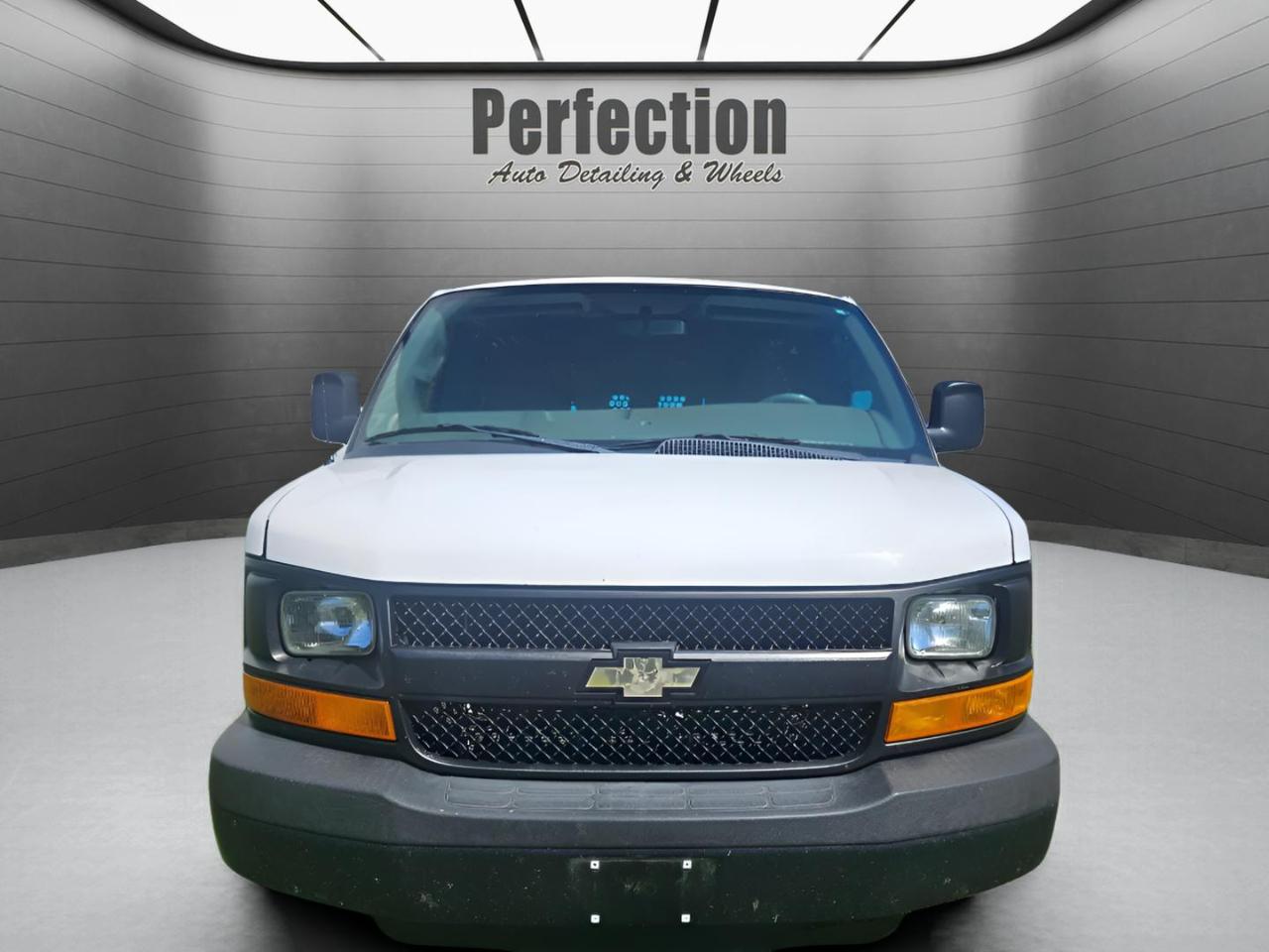 Chevrolet Express Cargo Van RWD 3500 155" 2016
