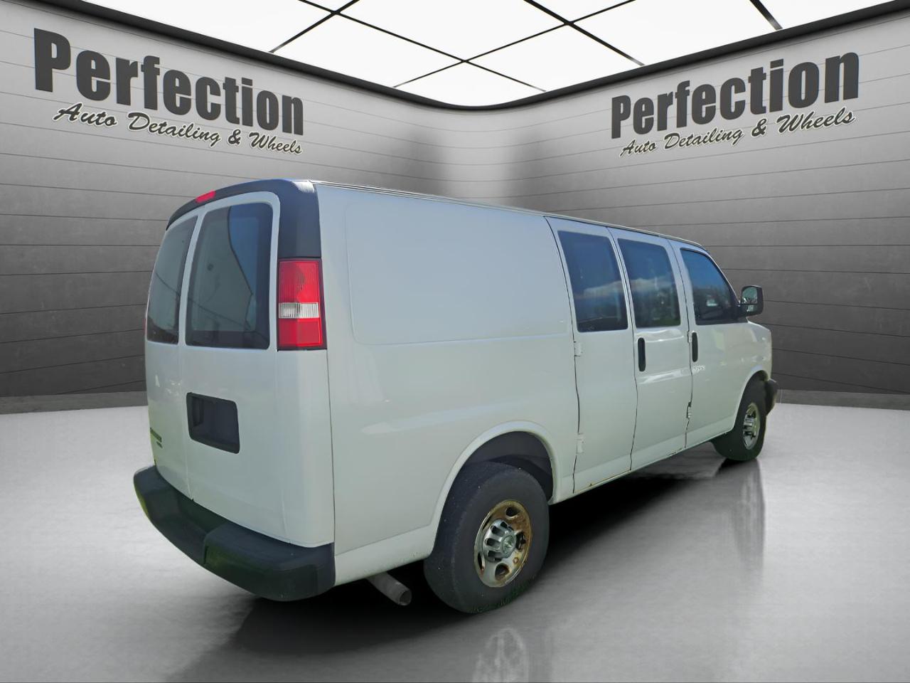 Chevrolet Express Cargo Van RWD 3500 155" 2016