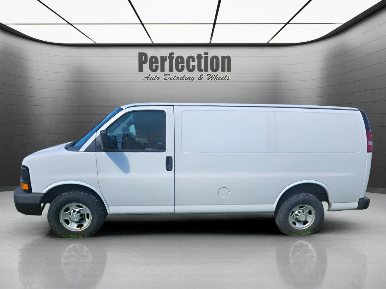 Chevrolet Express Cargo Van RWD 3500 155" 2016