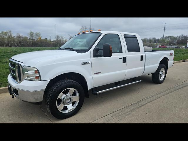 White 2006 Ford F-250 Super Duty XL Crew Cab 4WD Pickup Truck Four-Wheel Drive Automatic