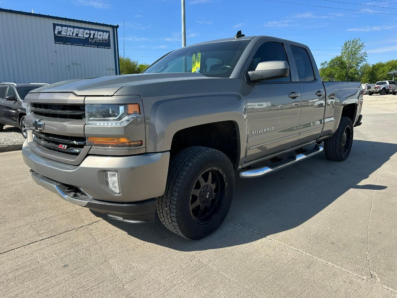2017 Chevrolet Silverado 1500 4WD Double Cab 143.5" LT w/2LT