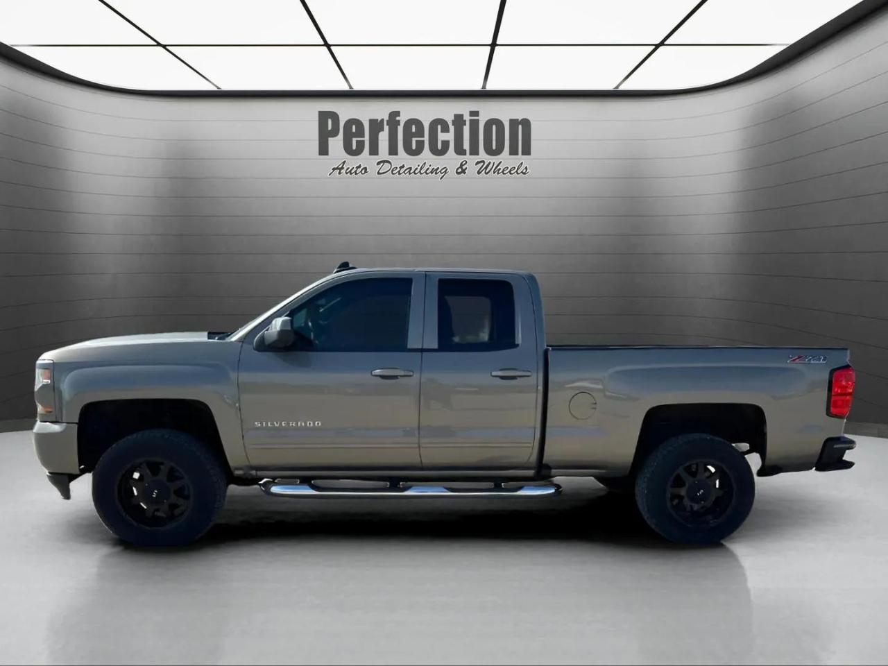 Chevrolet Silverado 1500 4WD Double Cab 143.5" LT w/2LT 2017
