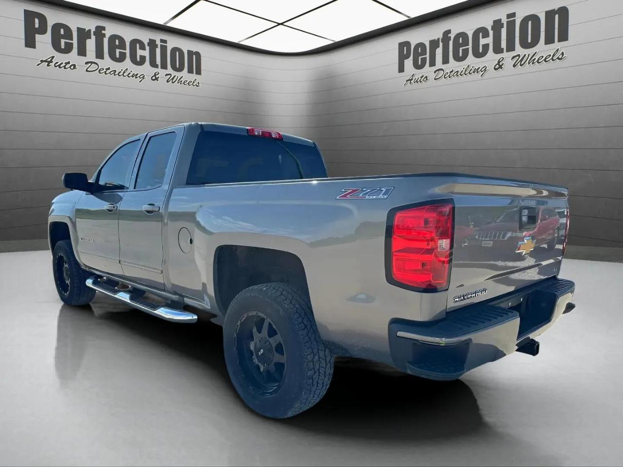 Chevrolet Silverado 1500 4WD Double Cab 143.5" LT w/2LT 2017