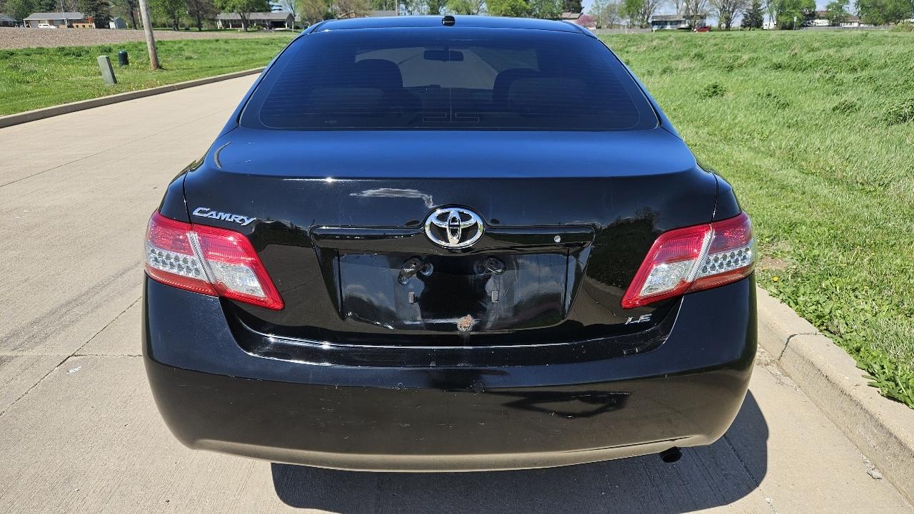 Toyota Camry 4dr Sdn I4 Man (Natl) 2010