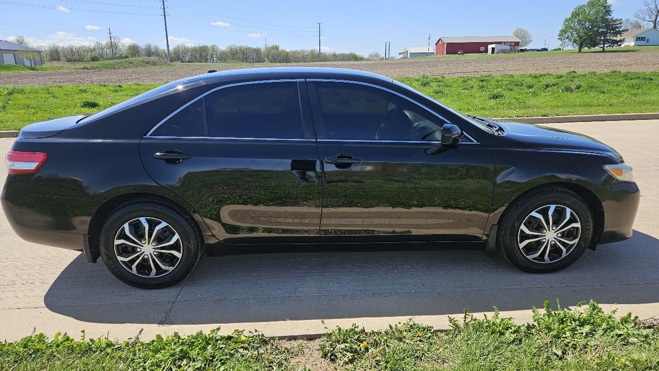 Toyota Camry 4dr Sdn I4 Man (Natl) 2010