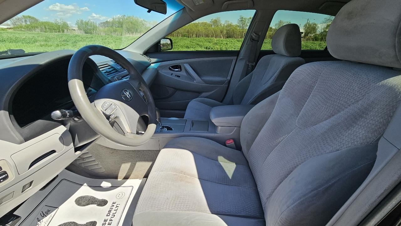 Toyota Camry 4dr Sdn I4 Man (Natl) 2010