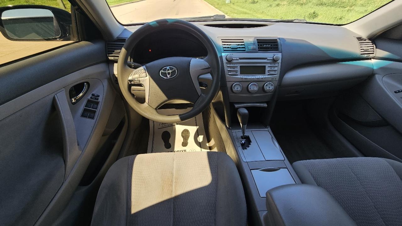 Toyota Camry 4dr Sdn I4 Man (Natl) 2010