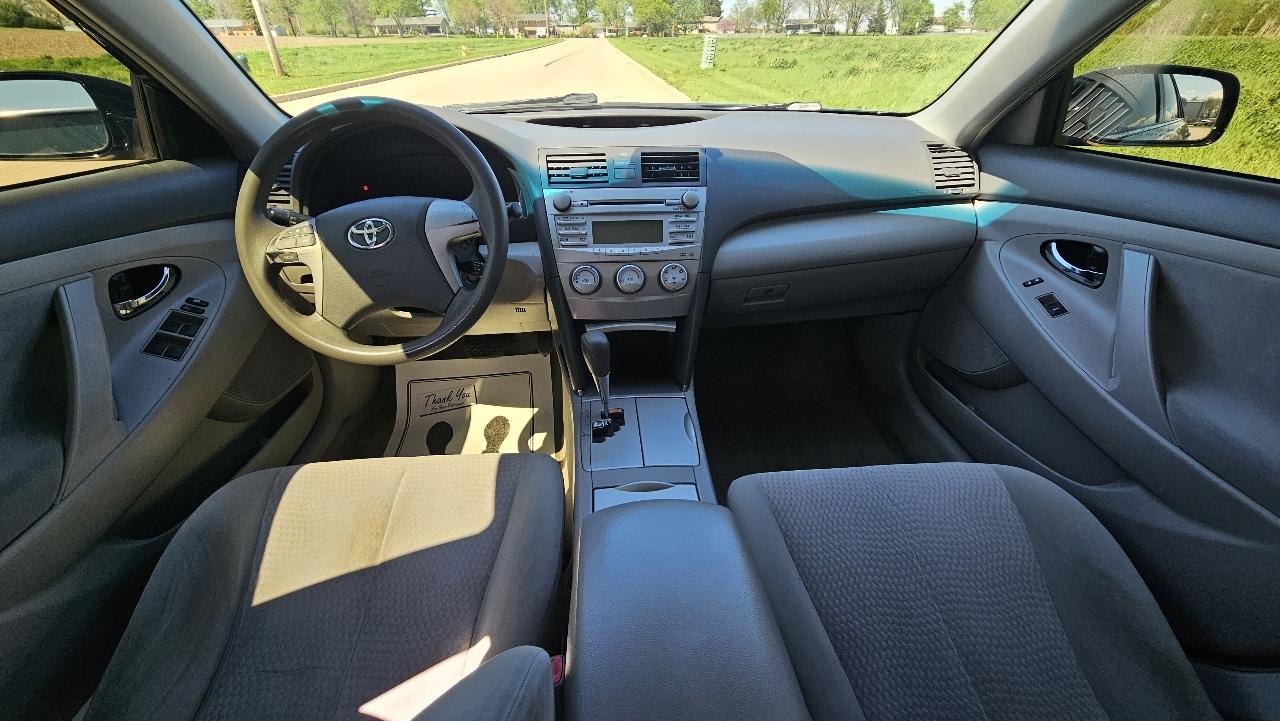 Toyota Camry 4dr Sdn I4 Man (Natl) 2010