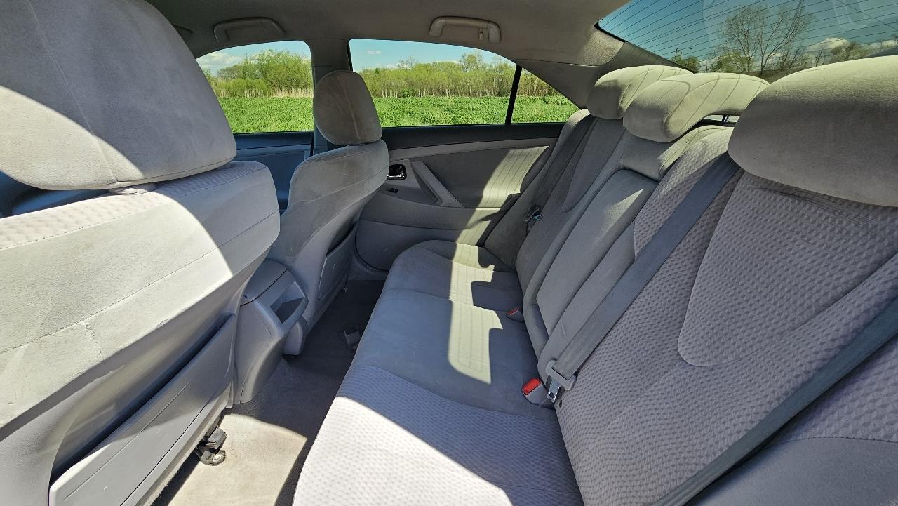 Toyota Camry 4dr Sdn I4 Man (Natl) 2010