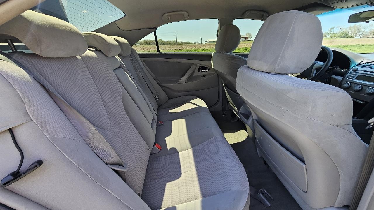 Toyota Camry 4dr Sdn I4 Man (Natl) 2010