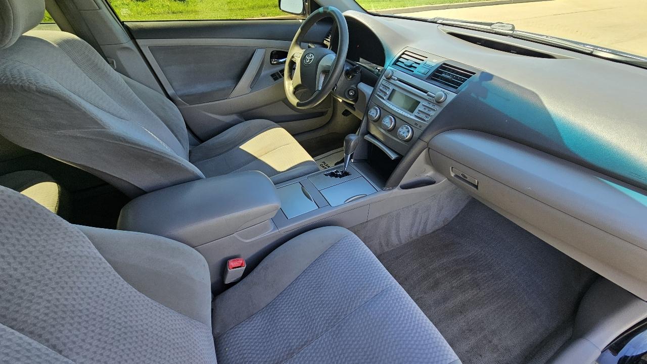 Toyota Camry 4dr Sdn I4 Man (Natl) 2010