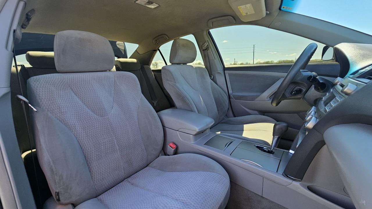 Toyota Camry 4dr Sdn I4 Man (Natl) 2010