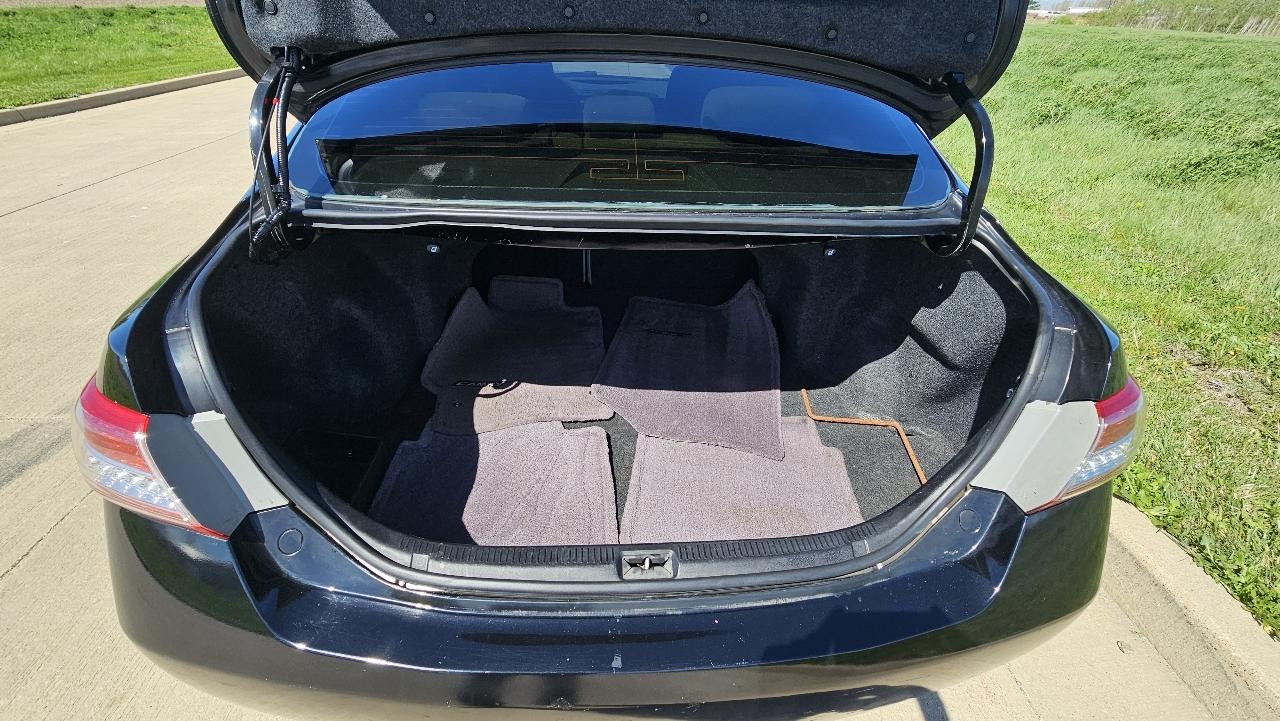 Toyota Camry 4dr Sdn I4 Man (Natl) 2010