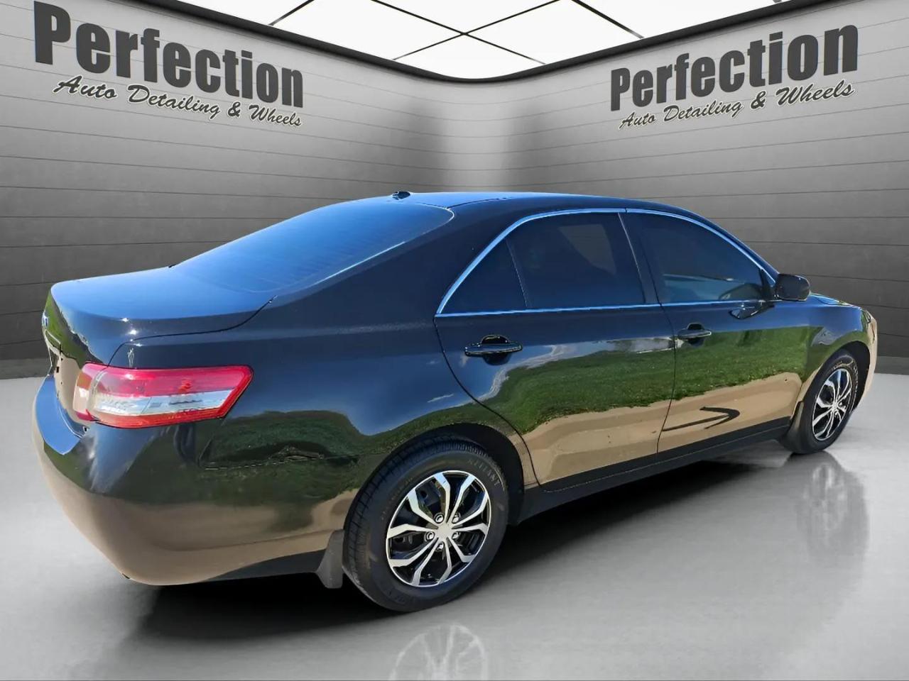 Toyota Camry 4dr Sdn I4 Man (Natl) 2010