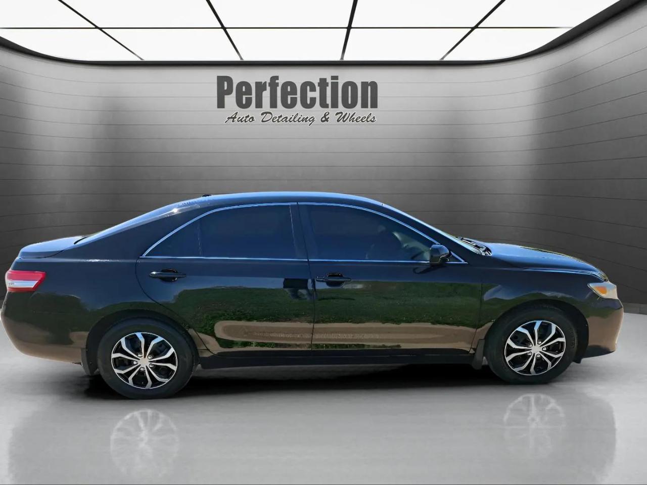 Toyota Camry 4dr Sdn I4 Man (Natl) 2010