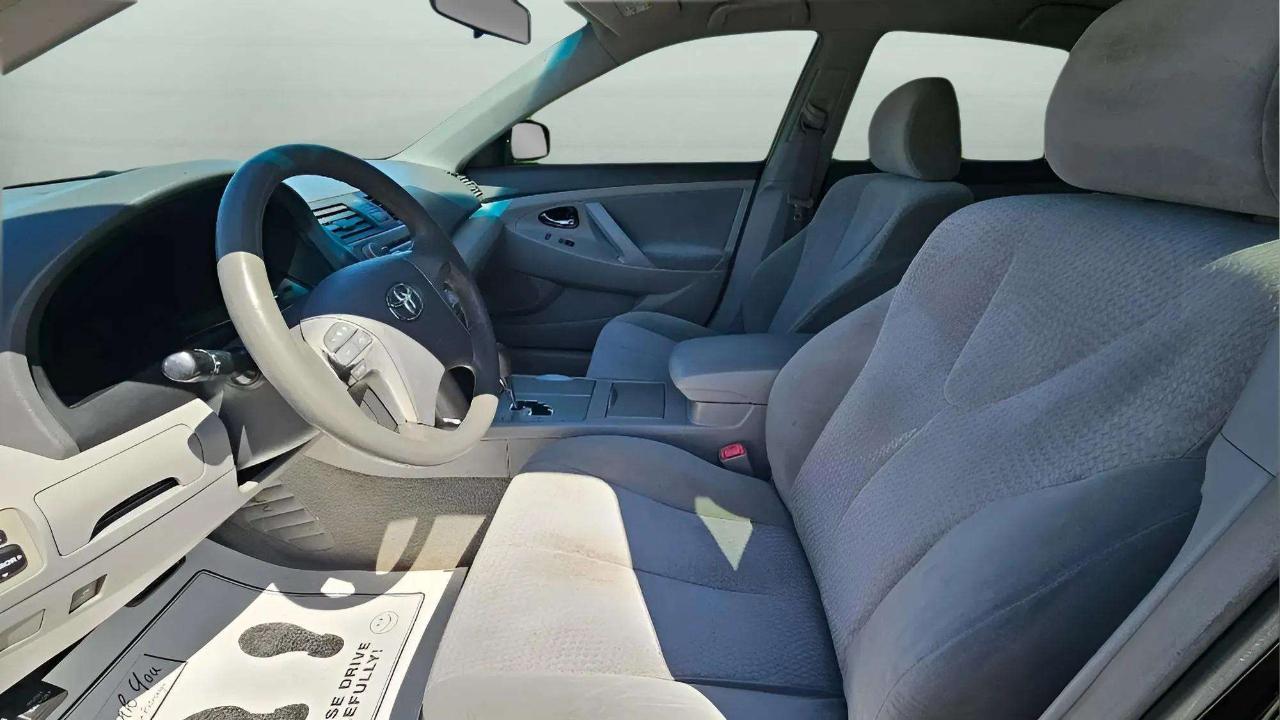 Toyota Camry 4dr Sdn I4 Man (Natl) 2010