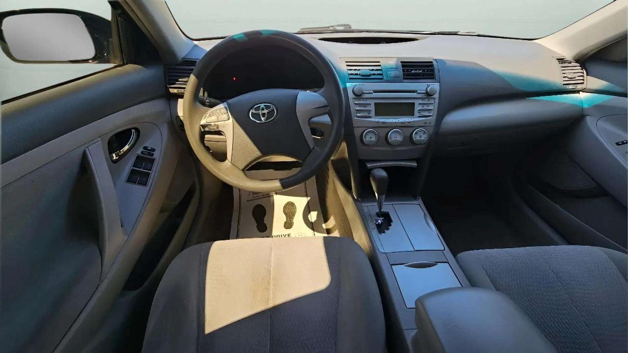 Toyota Camry 4dr Sdn I4 Man (Natl) 2010