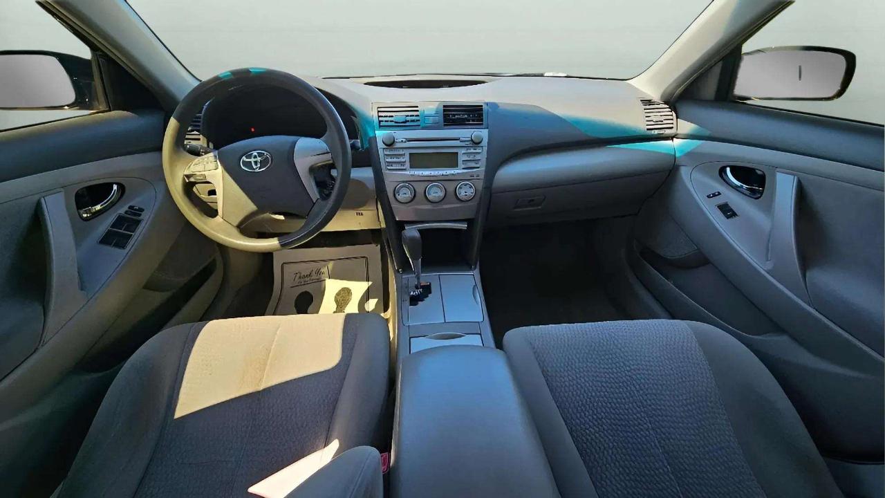 Toyota Camry 4dr Sdn I4 Man (Natl) 2010