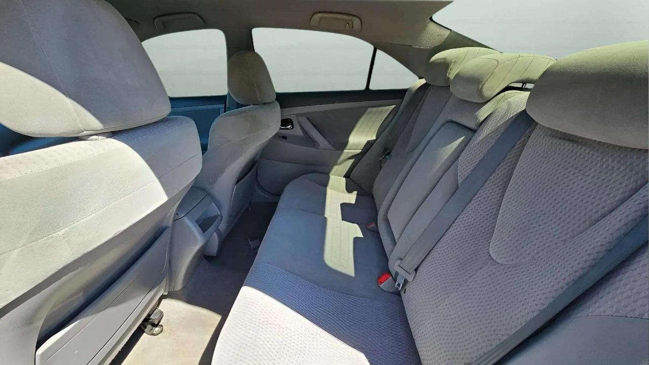 Toyota Camry 4dr Sdn I4 Man (Natl) 2010