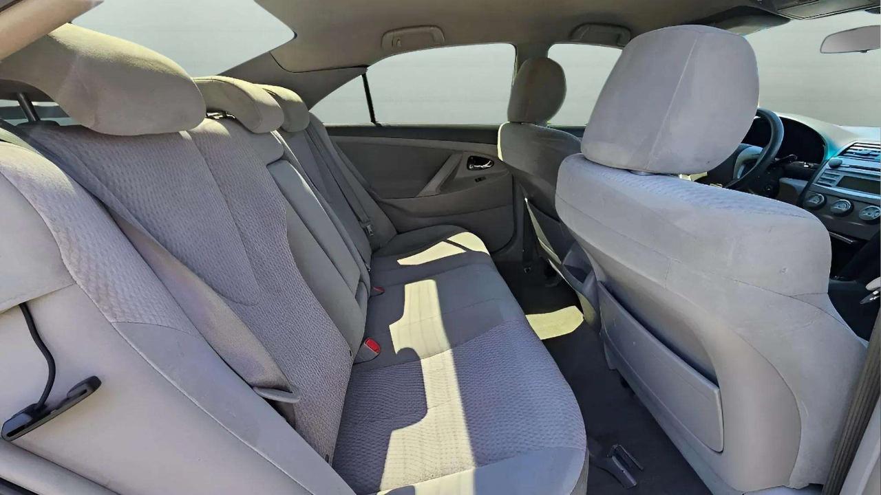 Toyota Camry 4dr Sdn I4 Man (Natl) 2010