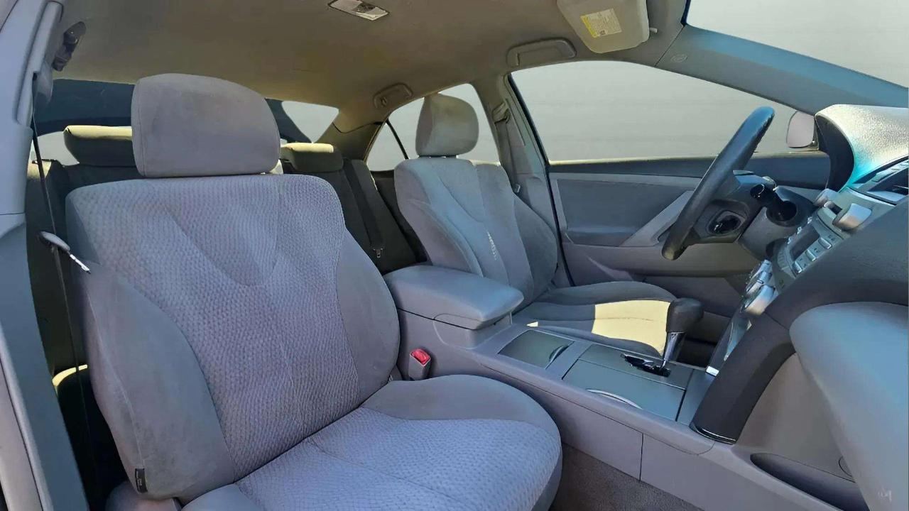 Toyota Camry 4dr Sdn I4 Man (Natl) 2010