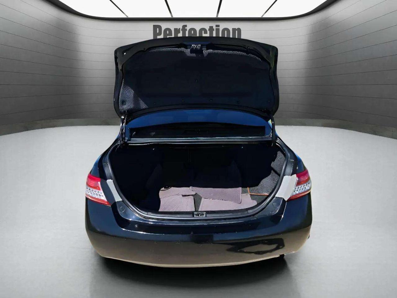 Toyota Camry 4dr Sdn I4 Man (Natl) 2010