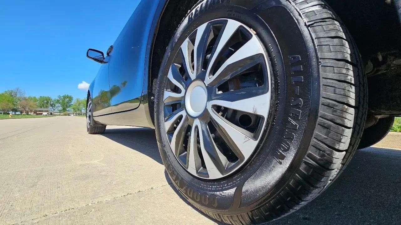 Toyota Camry 4dr Sdn I4 Man (Natl) 2010