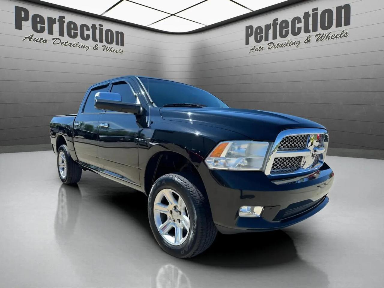 RAM 1500 4WD Crew Cab 140.5" Laramie Limited Edition 2012