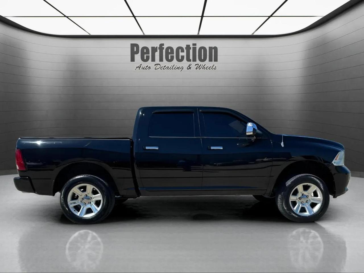 RAM 1500 4WD Crew Cab 140.5" Laramie Limited Edition 2012