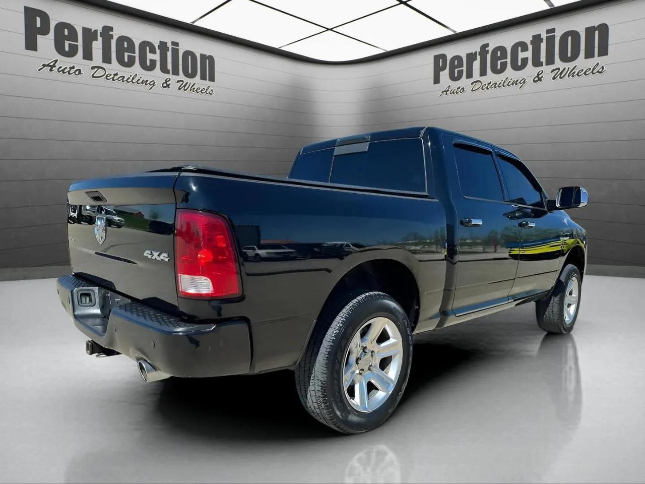 RAM 1500 4WD Crew Cab 140.5" Laramie Limited Edition 2012
