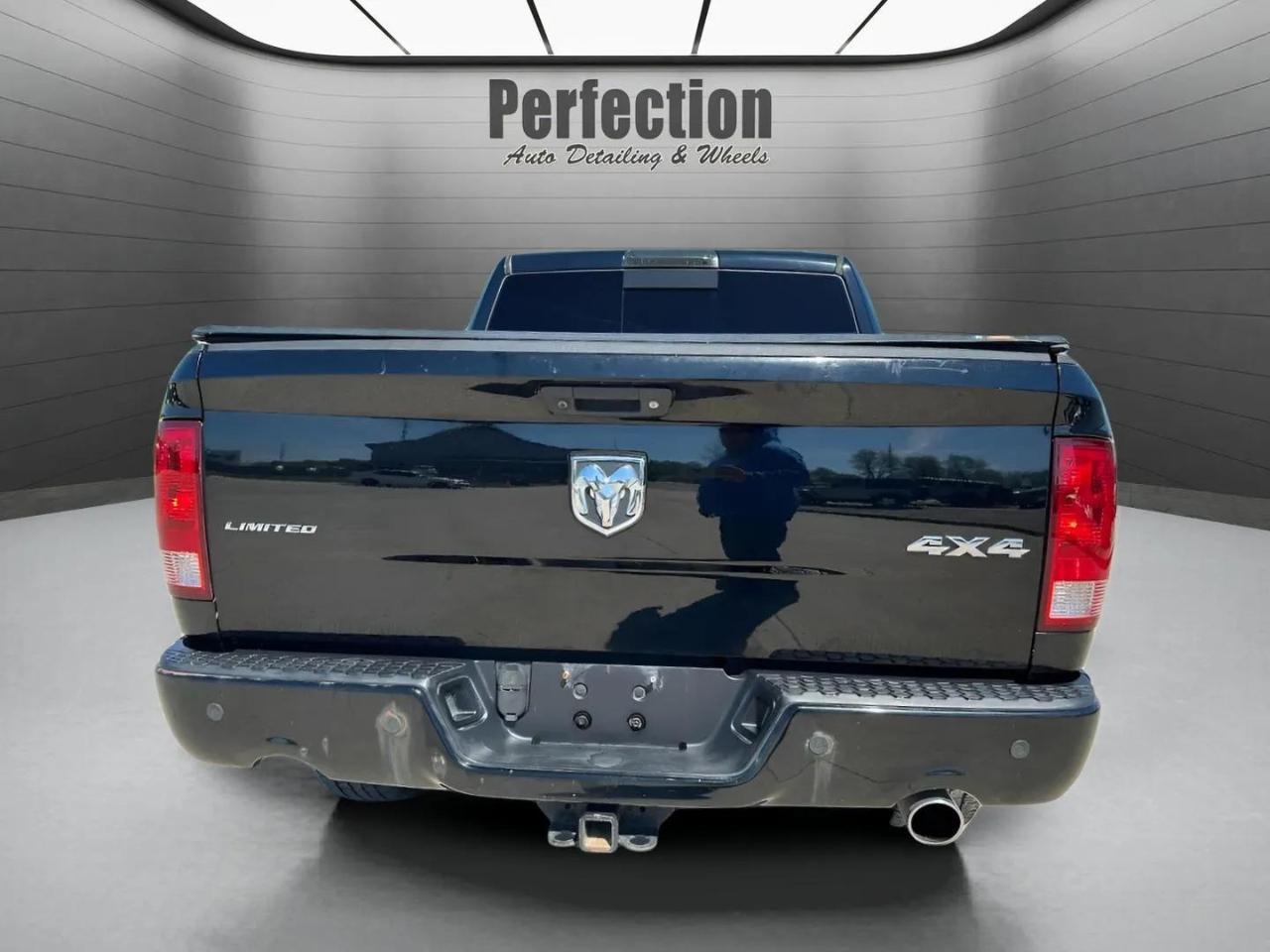 RAM 1500 4WD Crew Cab 140.5" Laramie Limited Edition 2012