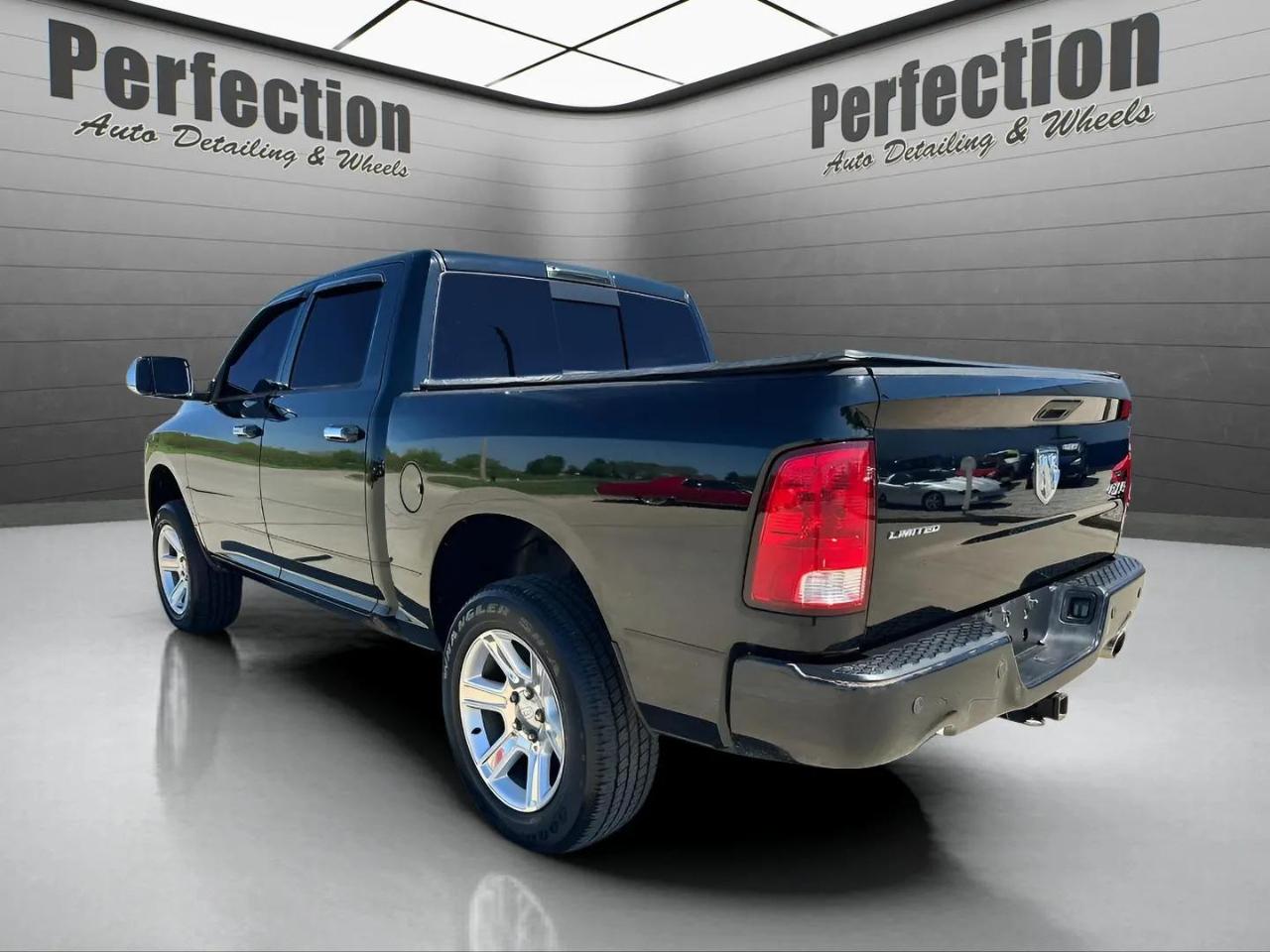 RAM 1500 4WD Crew Cab 140.5" Laramie Limited Edition 2012