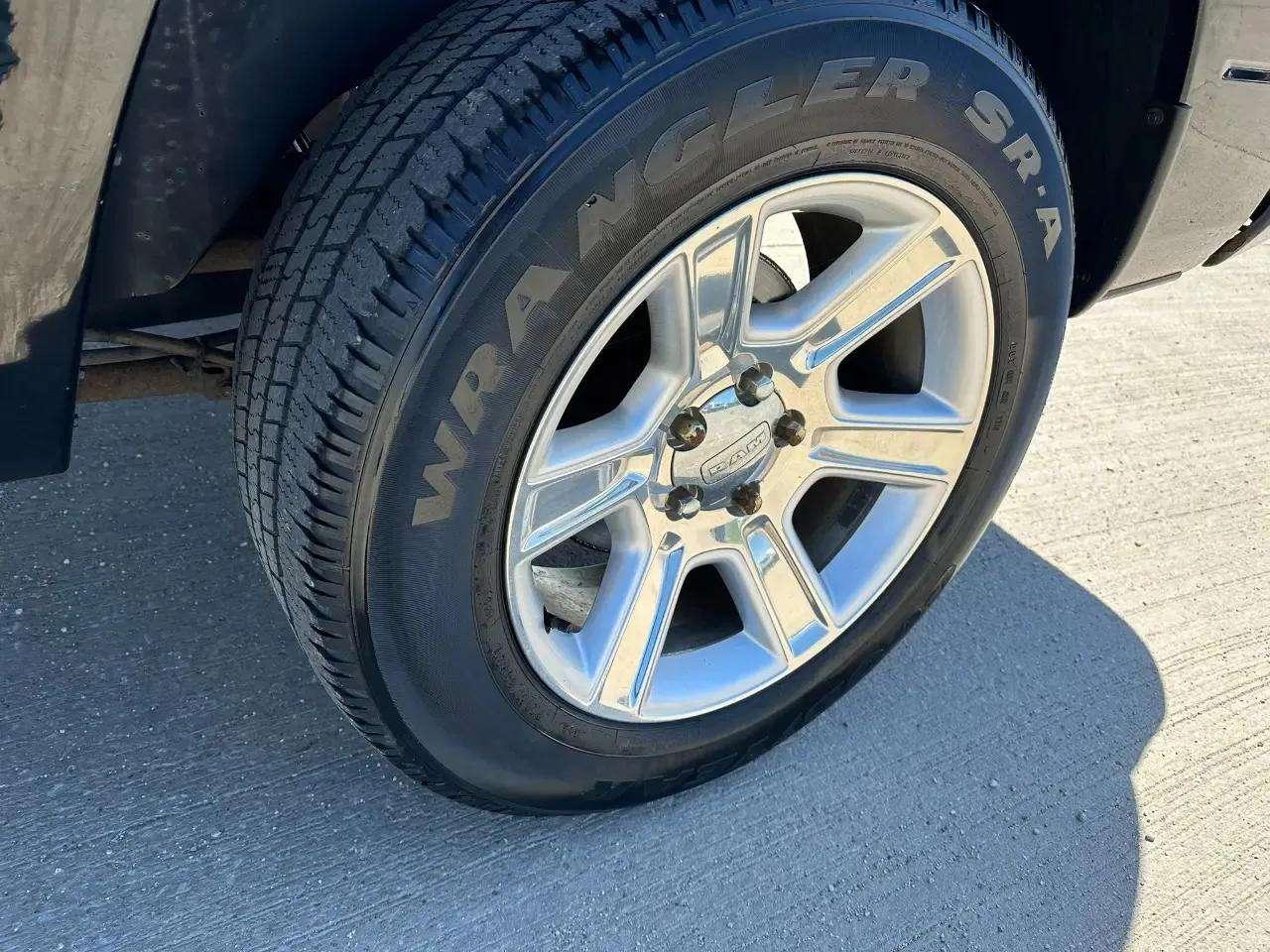 RAM 1500 4WD Crew Cab 140.5" Laramie Limited Edition 2012